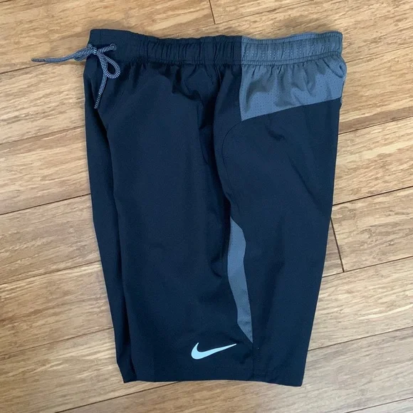 NEW NIKE Mens Black Water Repel Swim Shorts sz S - Picture 1 of 5